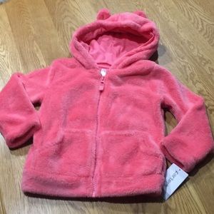 Lightweight jacket ears on hood with pockets